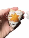 Bønnehjertet i kunstnerens hånd thumbnail