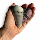 Medium til stort bønnehjerte. Alle bildene er for å illustrerer, alle hjertene er unike, form, farge og mønster variere i stor grad. thumbnail