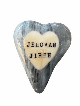 Jehovah Jireh, 30 2025, medium (Selvlysende hjerte rundt tittel) 