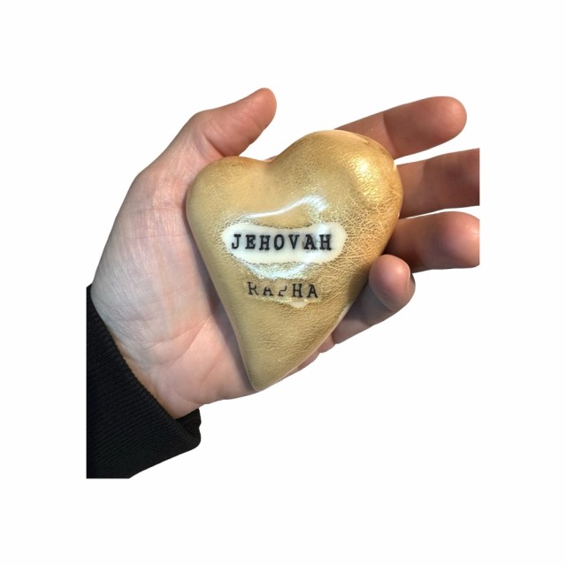 Medium størrelse på dette hjertet. Godt å holde i og fløyels glatt overflate.