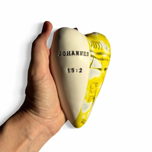 Stort bønnehjerte. Alle bildene er for å illustrerer, alle hjertene er unike, form, farge og mønster variere i stor grad.